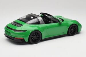 Porsche 911 991.2 Targa 4 GTS British Racing Grün Minichamps 1:18 155061065 Metall – Bild 2 von 6