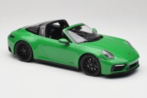 Porsche 911 991.2 Targa 4 GTS British Racing Grün Minichamps 1:18 155061065 Metall – Bild 4 von 6