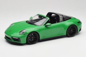 Porsche 911 991.2 Targa 4 GTS British Racing Grün Minichamps 1:18 155061065 Metall