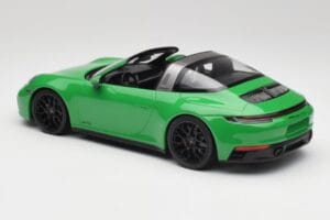 Porsche 911 991.2 Targa 4 GTS British Racing Grün Minichamps 1:18 155061065 Metall – Bild 5 von 6
