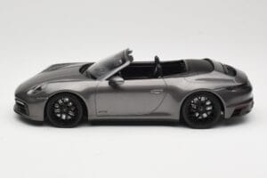 Porsche 911 992 Carrera 4 GTS Cabriolet Grey Metallic Minichamps 1:18 155063031 Metall – Bild 3 von 6