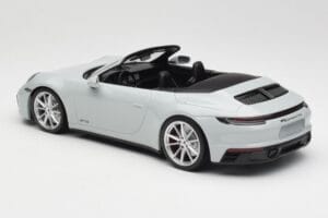 Porsche 911 992 Carrera 4 GTS Cabriolet Grau Minichamps 1:18 155063034 Metall – Bild 4 von 6