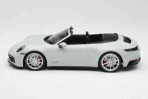 Porsche 911 992 Carrera 4 GTS Cabriolet Grau Minichamps 1:18 155063034 Metall – Bild 5 von 6