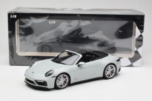 Porsche 911 992 Carrera 4 GTS Cabriolet Grau Minichamps 1:18 155063034 Metall – Bild 6 von 6
