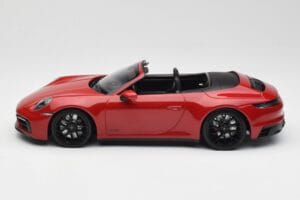Porsche 911 992 Carrera 4 GTS Cabriolet Rot Minichamps 1:18 155063032 Metall – Bild 3 von 6