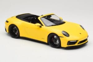 Porsche 911 992 Carrera 4 GTS Cabriolet Gelb Minichamps 1:18 155063030 Metall – Bild 4 von 6