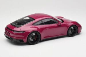 Porsche 911 992 Carrera 4 GTS Rubystar Minichamps 1:18 155063102 Metall – Bild 2 von 6