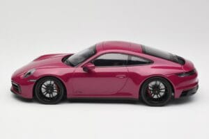 Porsche 911 992 Carrera 4 GTS Rubystar Minichamps 1:18 155063102 Metall – Bild 3 von 6