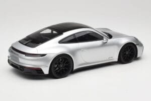 Porsche 911 992 Carrera 4 GTS Silber Minichamps 1:18 155063104 Metall – Bild 2 von 6
