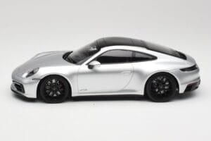 Porsche 911 992 Carrera 4 GTS Silber Minichamps 1:18 155063104 Metall – Bild 3 von 6