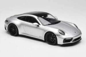 Porsche 911 992 Carrera 4 GTS Silber Minichamps 1:18 155063104 Metall – Bild 4 von 6
