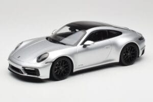 Porsche 911 992 Carrera 4 GTS Silber Minichamps 1:18 155063104 Metall