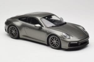 Porsche 911 992 Carrera 4S Aventurine Green Metallic Minichamps 1:18 155067328 Metall – Bild 2 von 6