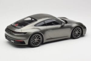 Porsche 911 992 Carrera 4S Aventurine Green Metallic Minichamps 1:18 155067328 Metall – Bild 3 von 6