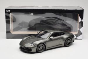 Porsche 911 992 Carrera 4S Aventurine Green Metallic Minichamps 1:18 155067328 Metall – Bild 6 von 6