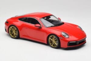 Porsche 911 992 Carrera 4S Guards Rot & Goldene Räder Minichamps 1:18 153067328 Metall – Bild 4 von 6