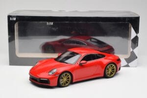 Porsche 911 992 Carrera 4S Guards Rot & Goldene Räder Minichamps 1:18 153067328 Metall – Bild 6 von 6