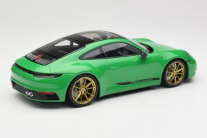 Porsche 911 992 Carrera 4S Python Green Minichamps 1:18 155067325 Metall – Bild 2 von 6
