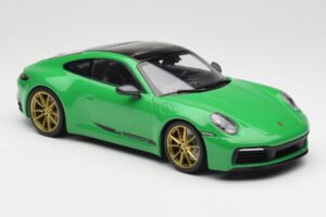Porsche 911 992 Carrera 4S Python Green Minichamps 1:18 155067325 Metall – Bild 4 von 6