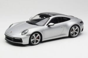 Porsche 911 992 Carrera 4S Silber Minichamps 1:18 155067322 Metall