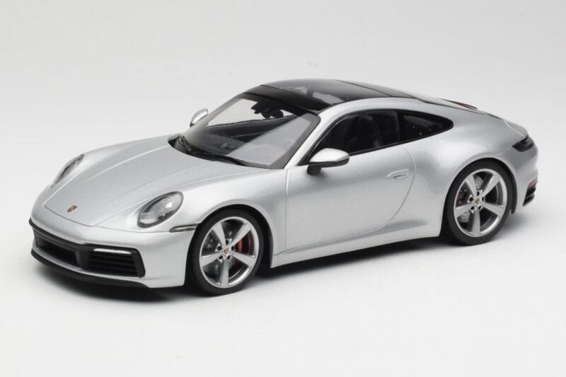 Porsche 911 992 Carrera 4S Silber Minichamps 1:18 155067322 Metall