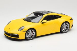 Porsche 911 992 Carrera 4S Gelb Minichamps 1:18 155067320 Metall