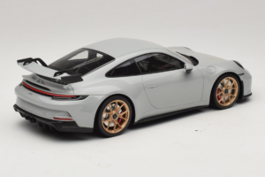 Porsche 911 992 GT3 Chalk Goldene Felgen Minichamps 1:18 117069001 Metall – Bild 2 von 6