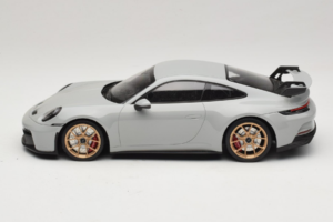 Porsche 911 992 GT3 Chalk Goldene Felgen Minichamps 1:18 117069001 Metall – Bild 3 von 6