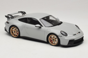 Porsche 911 992 GT3 Chalk Goldene Felgen Minichamps 1:18 117069001 Metall – Bild 4 von 6