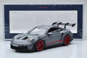 Porsche 911 992 GT3 RS Arctic Grau Pyro Rot Norev 1:18 187350 Metall – Bild 8 von 8
