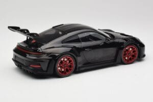 Porsche 911 992 GT3 RS Schwarz & Rote Räder & Schwarzes Dekor Minichamps 1:18 153062240 Metall – Bild 2 von 6