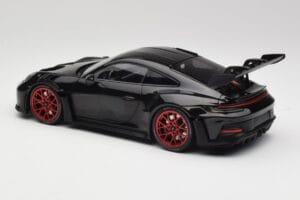 Porsche 911 992 GT3 RS Schwarz & Rote Räder & Schwarzes Dekor Minichamps 1:18 153062240 Metall – Bild 5 von 6