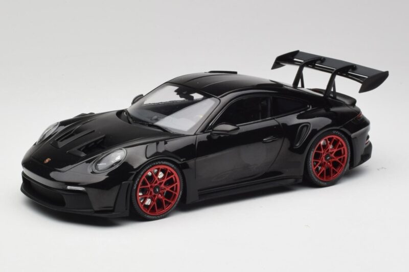 Porsche 911 992 GT3 RS Schwarz & Rote Räder & Schwarzes Dekor Minichamps 1:18 153062240 Metall
