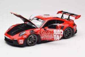 Porsche 911 992 GT3 RS Getspeed Race Taxi Guards Red Minichamps 1:18 110062040 Metall – Bild 2 von 8