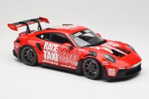 Porsche 911 992 GT3 RS Getspeed Race Taxi Guards Red Minichamps 1:18 110062040 Metall – Bild 6 von 8