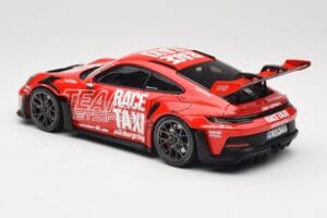 Porsche 911 992 GT3 RS Getspeed Race Taxi Guards Red Minichamps 1:18 110062040 Metall – Bild 7 von 8