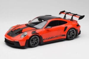 Porsche 911 992 GT3 RS Guards Orange & Silber Felgen Minichamps 1:18 911992002 Metall