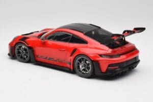 Porsche 911 992 GT3 RS Guards Rot & Silberne Räder Weissach Package Minichamps 1:18 153062246 Metall – Bild 5 von 6