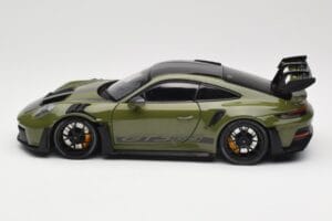 Porsche 911 992 GT3 RS Nato Olive & Black Wheels Minichamps 1:18 110062027 Metall – Bild 4 von 8