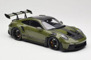 Porsche 911 992 GT3 RS Nato Olive & Black Wheels Minichamps 1:18 110062027 Metall – Bild 6 von 8
