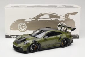 Porsche 911 992 GT3 RS Nato Olive & Black Wheels Minichamps 1:18 110062027 Metall – Bild 8 von 8