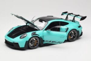 Porsche 911 992 GT3 RS Python Green & Dark Silver Wheels Minichamps 1:18 110062026 Metall – Bild 2 von 8