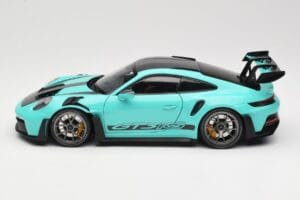 Porsche 911 992 GT3 RS Python Green & Dark Silver Wheels Minichamps 1:18 110062026 Metall – Bild 4 von 8