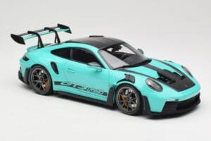 Porsche 911 992 GT3 RS Python Green & Dark Silver Wheels Minichamps 1:18 110062026 Metall – Bild 6 von 8