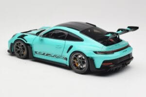 Porsche 911 992 GT3 RS Python Green & Dark Silver Wheels Minichamps 1:18 110062026 Metall – Bild 7 von 8