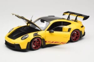 Porsche 911 992 GT3 RS Racing Yellow Weissach Package & Red Wheels Minichamps 1:18 110062025 Metall – Bild 2 von 8