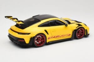 Porsche 911 992 GT3 RS Racing Yellow Weissach Package & Red Wheels Minichamps 1:18 110062025 Metall – Bild 3 von 8