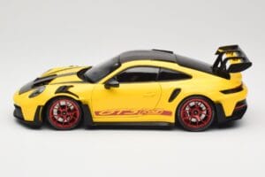 Porsche 911 992 GT3 RS Racing Yellow Weissach Package & Red Wheels Minichamps 1:18 110062025 Metall – Bild 4 von 8