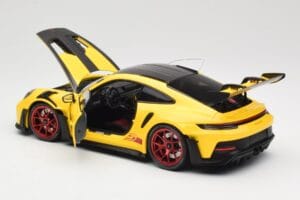 Porsche 911 992 GT3 RS Racing Yellow Weissach Package & Red Wheels Minichamps 1:18 110062025 Metall – Bild 5 von 8