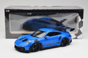 Porsche 911 992 GT3 RS Shark Blau & Schwarze Räder Minichamps 1:18 153062233 Metall – Bild 6 von 6